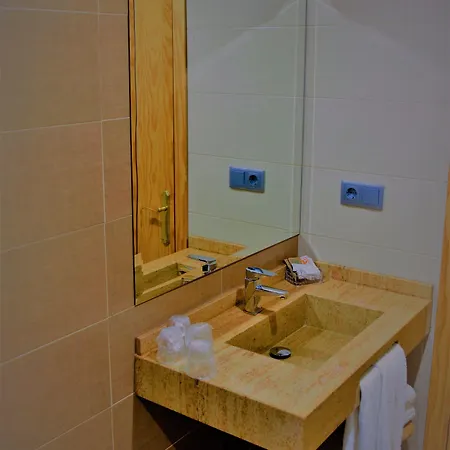 Отель Ciudad De 3*